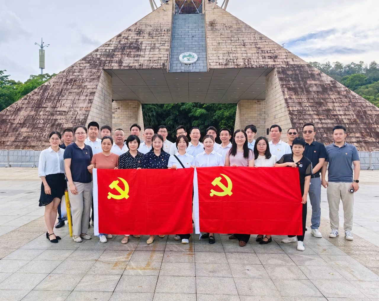 红色引擎启新程 联合共建庆七一-主题党日活动开启党建联建新篇章