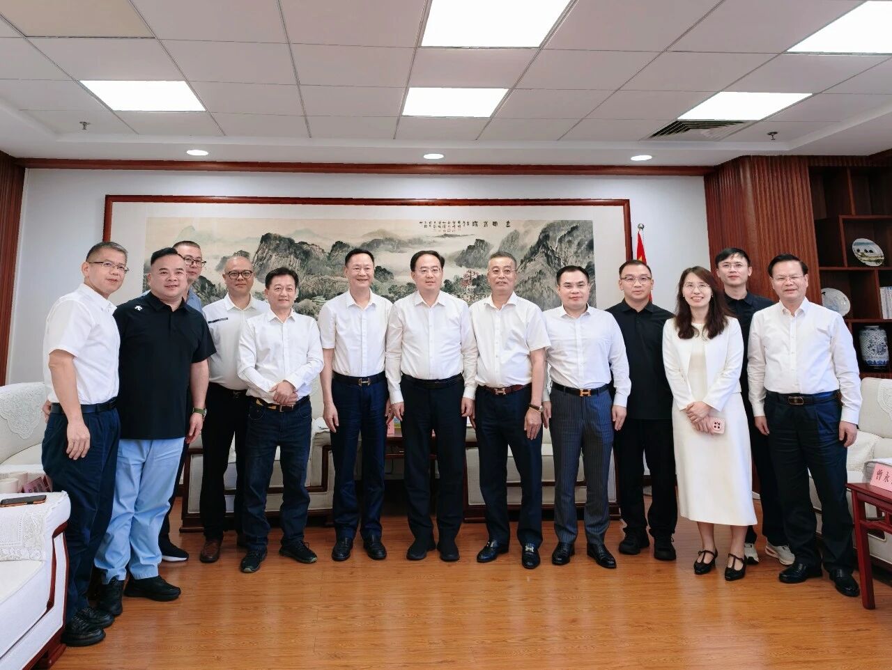 潮客同心聚客都 湾区资源助振兴 | 梅州市委书记何晓军会见深圳市揭阳商会代表团
